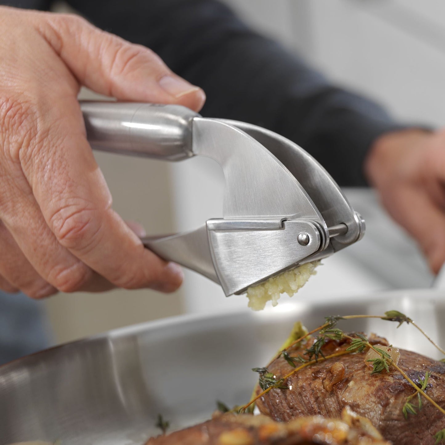 ZWILLING Pro Garlic Press